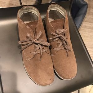 Easy Spirit Women’s Chukka Boots